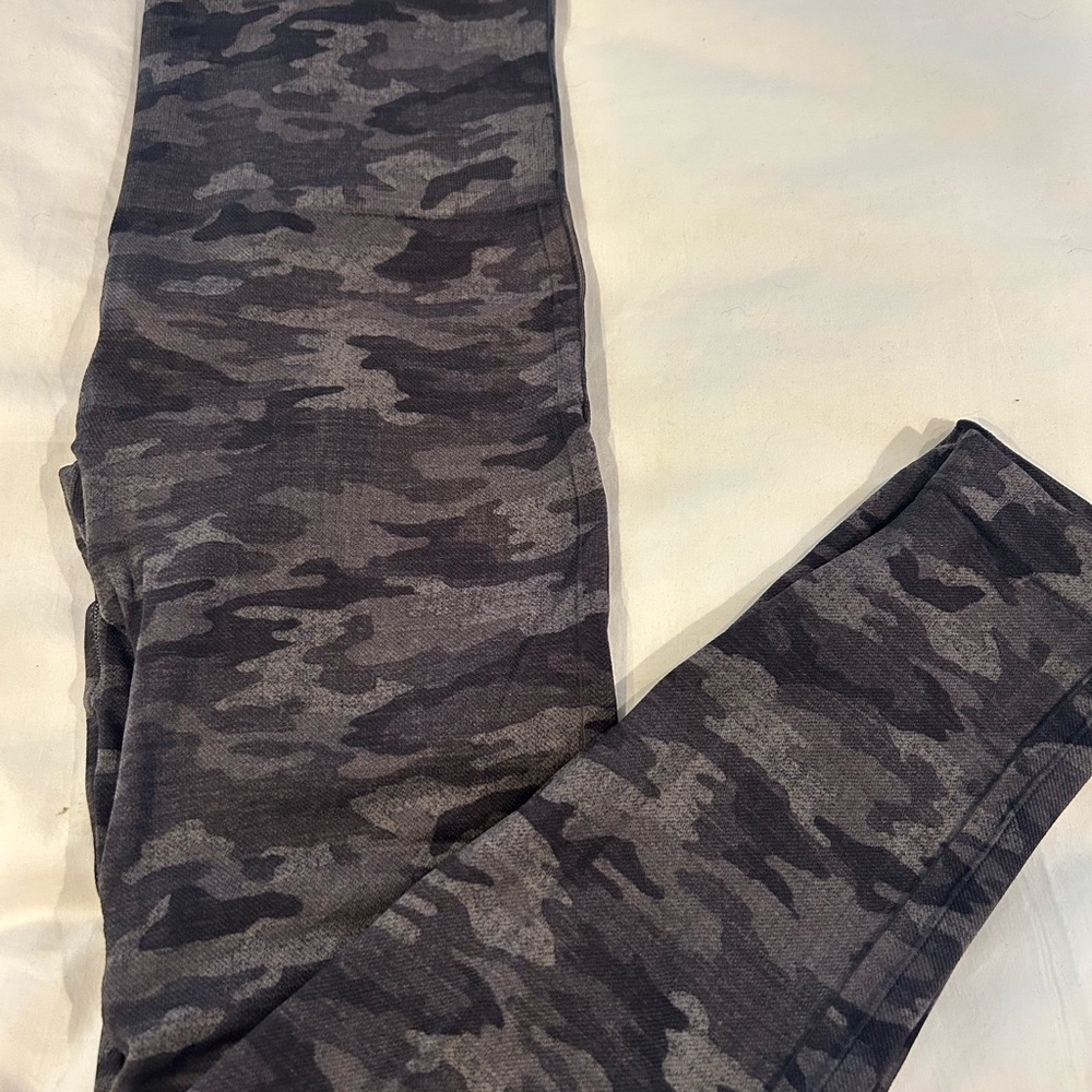 SPANX Gray Camouflage Leggings
